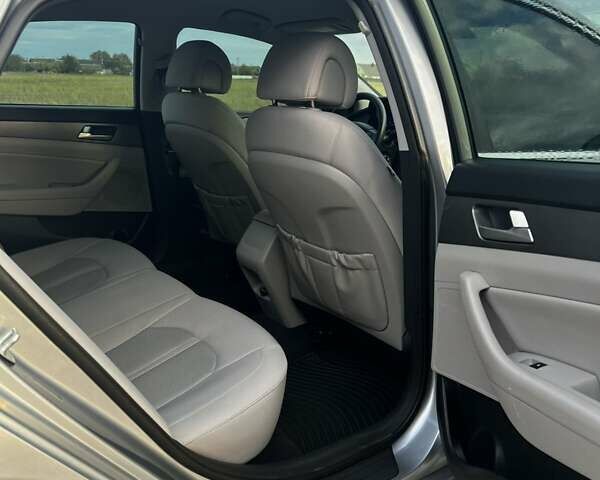 Сірий Хендай Соната, об'ємом двигуна 2.4 л та пробігом 184 тис. км за 10700 $, фото 30 на Automoto.ua