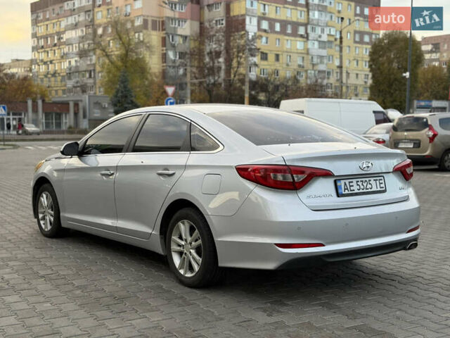 Серый Хендай Соната, объемом двигателя 2 л и пробегом 320 тыс. км за 7999 $, фото 3 на Automoto.ua