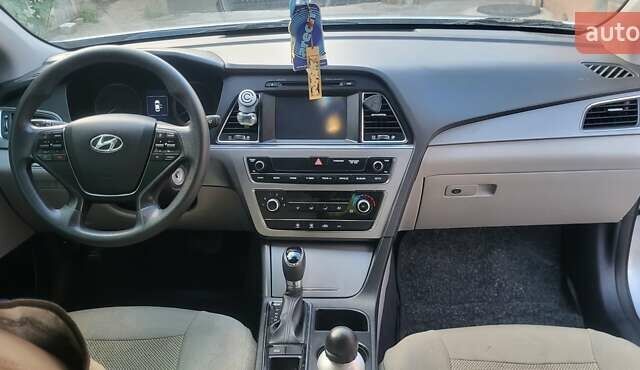 Серый Хендай Соната, объемом двигателя 2.36 л и пробегом 106 тыс. км за 11000 $, фото 9 на Automoto.ua
