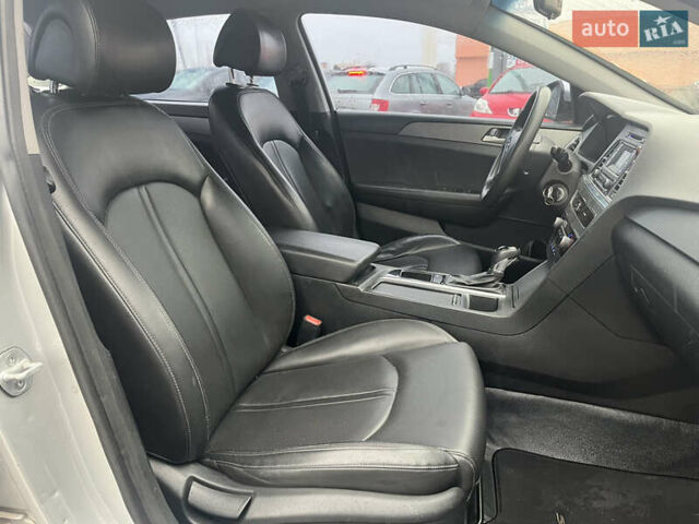 Серый Хендай Соната, объемом двигателя 2 л и пробегом 266 тыс. км за 8750 $, фото 12 на Automoto.ua