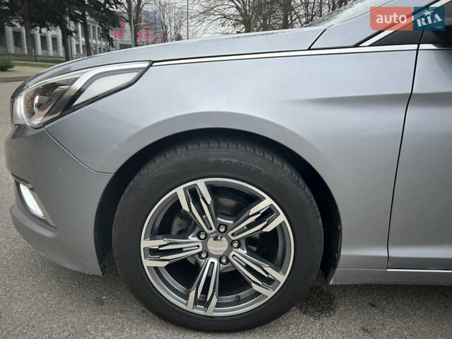 Сірий Хендай Соната, об'ємом двигуна 2 л та пробігом 174 тис. км за 11700 $, фото 23 на Automoto.ua