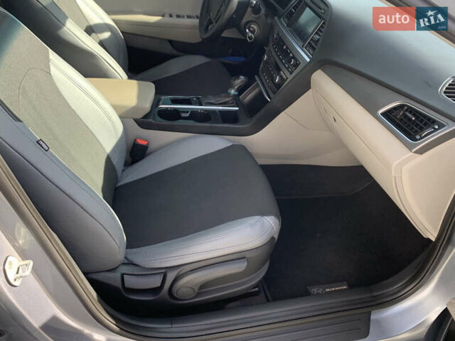 Серый Хендай Соната, объемом двигателя 2.36 л и пробегом 40 тыс. км за 11800 $, фото 19 на Automoto.ua