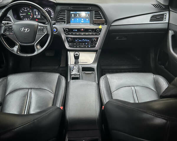 Сірий Хендай Соната, об'ємом двигуна 2 л та пробігом 174 тис. км за 11700 $, фото 13 на Automoto.ua