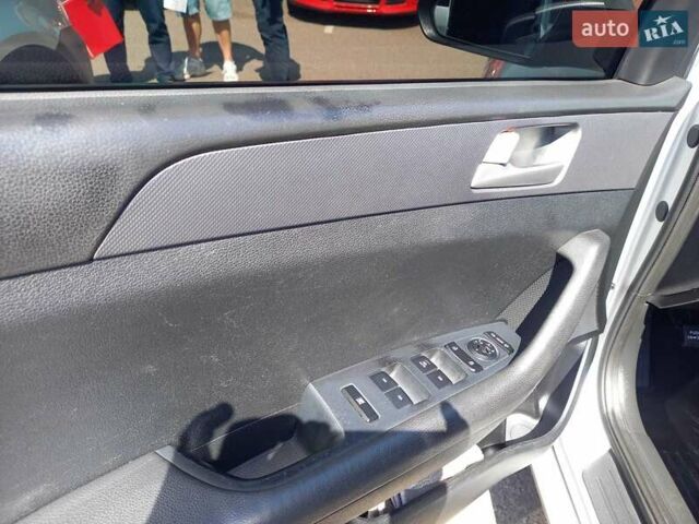 Сірий Хендай Соната, об'ємом двигуна 2 л та пробігом 231 тис. км за 8900 $, фото 21 на Automoto.ua