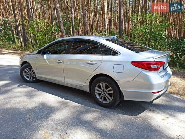 Серый Хендай Соната, объемом двигателя 2.36 л и пробегом 280 тыс. км за 8500 $, фото 5 на Automoto.ua