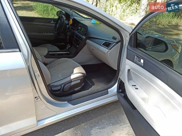 Серый Хендай Соната, объемом двигателя 2.36 л и пробегом 280 тыс. км за 8500 $, фото 16 на Automoto.ua