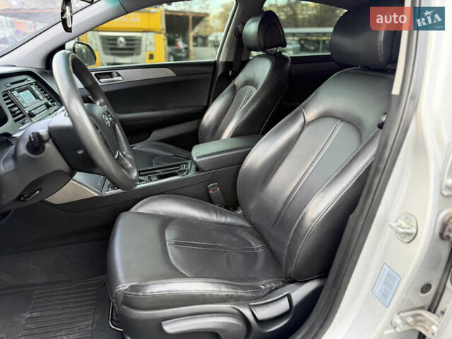 Серый Хендай Соната, объемом двигателя 2 л и пробегом 320 тыс. км за 7999 $, фото 10 на Automoto.ua