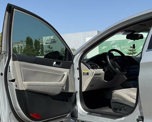 Серый Хендай Соната, объемом двигателя 2.36 л и пробегом 160 тыс. км за 10500 $, фото 11 на Automoto.ua