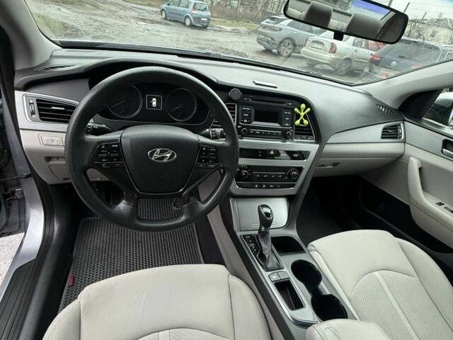 Серый Хендай Соната, объемом двигателя 2.4 л и пробегом 160 тыс. км за 9500 $, фото 6 на Automoto.ua