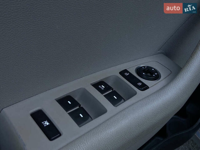 Серый Хендай Соната, объемом двигателя 2.36 л и пробегом 178 тыс. км за 11599 $, фото 8 на Automoto.ua