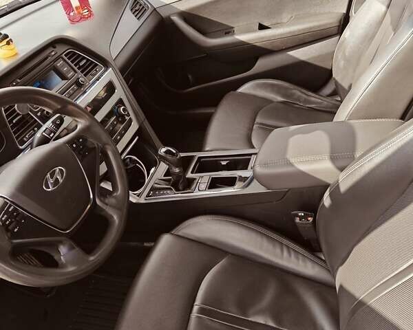 Серый Хендай Соната, объемом двигателя 2 л и пробегом 294 тыс. км за 9300 $, фото 7 на Automoto.ua