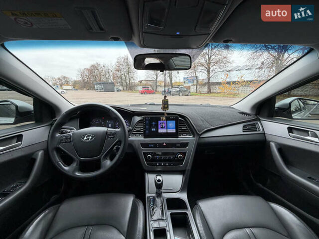 Серый Хендай Соната, объемом двигателя 2 л и пробегом 290 тыс. км за 12000 $, фото 9 на Automoto.ua