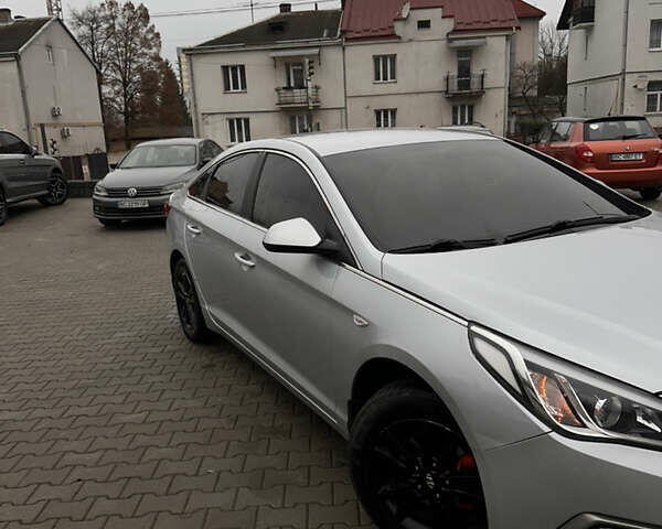 Серый Хендай Соната, объемом двигателя 2 л и пробегом 290 тыс. км за 8900 $, фото 13 на Automoto.ua