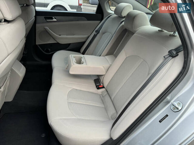 Серый Хендай Соната, объемом двигателя 2.36 л и пробегом 93 тыс. км за 9800 $, фото 22 на Automoto.ua