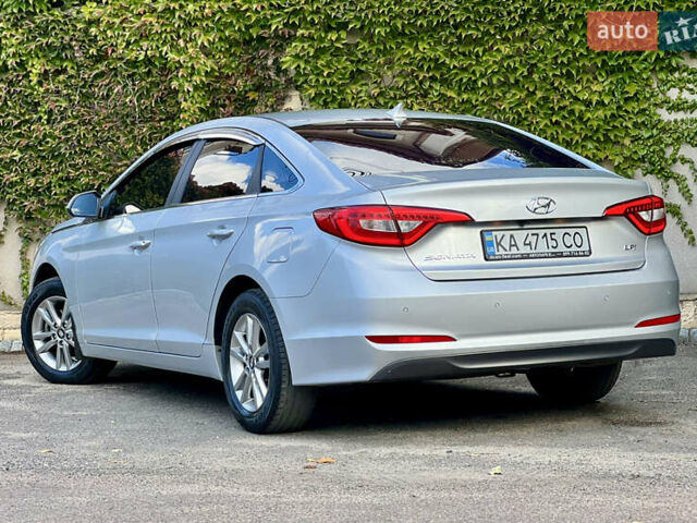 Серый Хендай Соната, объемом двигателя 2 л и пробегом 350 тыс. км за 8700 $, фото 10 на Automoto.ua