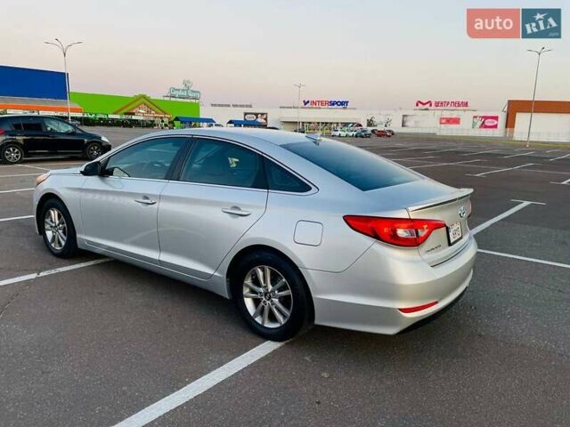 Серый Хендай Соната, объемом двигателя 2.36 л и пробегом 205 тыс. км за 8900 $, фото 4 на Automoto.ua