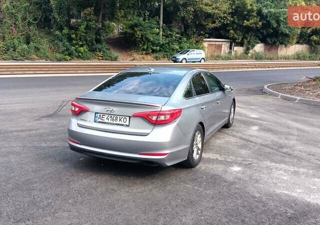 Серый Хендай Соната, объемом двигателя 2.4 л и пробегом 190 тыс. км за 10000 $, фото 7 на Automoto.ua