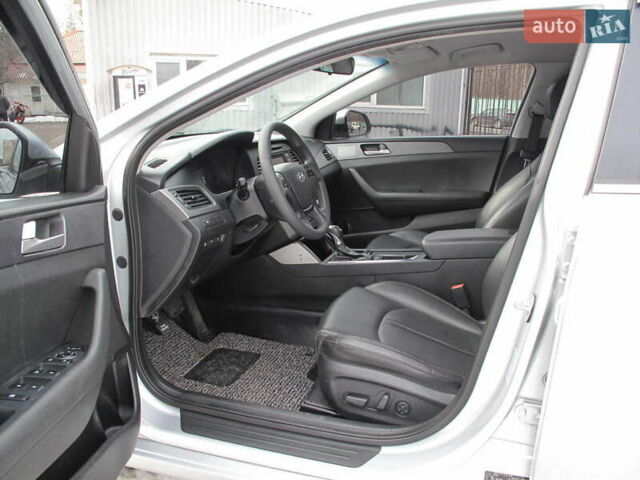 Сірий Хендай Соната, об'ємом двигуна 2 л та пробігом 265 тис. км за 10500 $, фото 19 на Automoto.ua