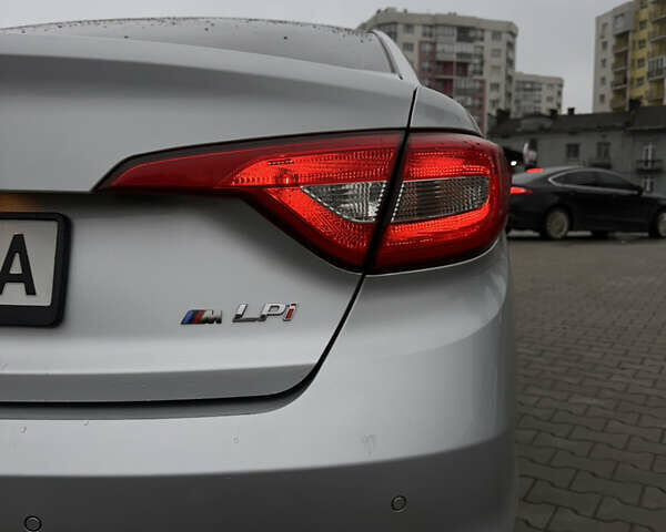 Серый Хендай Соната, объемом двигателя 2 л и пробегом 290 тыс. км за 8900 $, фото 9 на Automoto.ua