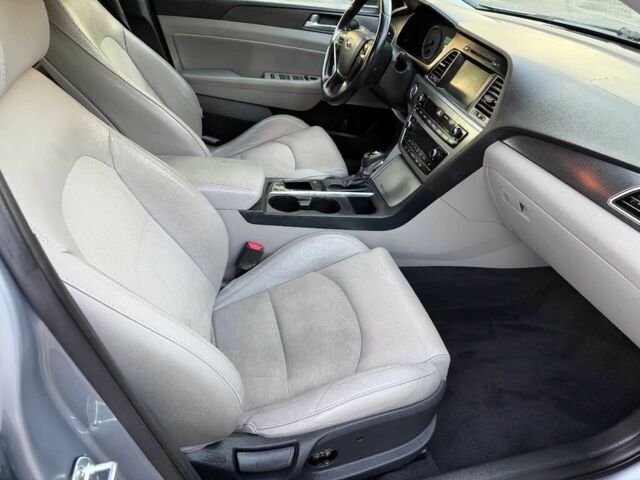 Сірий Хендай Соната, об'ємом двигуна 2.4 л та пробігом 79 тис. км за 6400 $, фото 7 на Automoto.ua