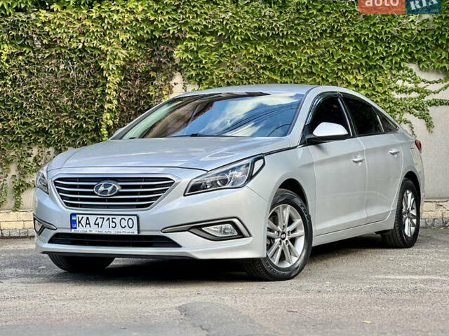 Серый Хендай Соната, объемом двигателя 2 л и пробегом 350 тыс. км за 8700 $, фото 6 на Automoto.ua