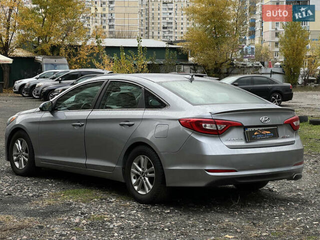 Хендай Соната 2016 в Киеве на Automoto.ua Серый Хендай Соната, объемом двигателя 2.36 л и пробегом 132 тыс. км за 9099 $, фото 3 на Automoto.ua
