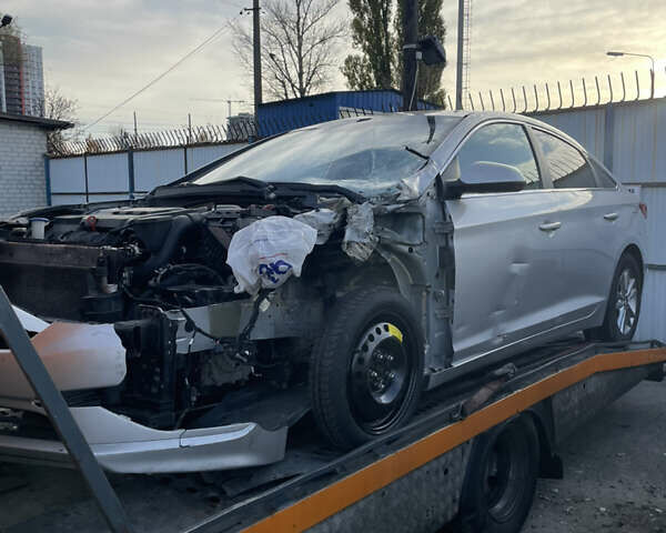 Сірий Хендай Соната, об'ємом двигуна 2.36 л та пробігом 97 тис. км за 3700 $, фото 6 на Automoto.ua