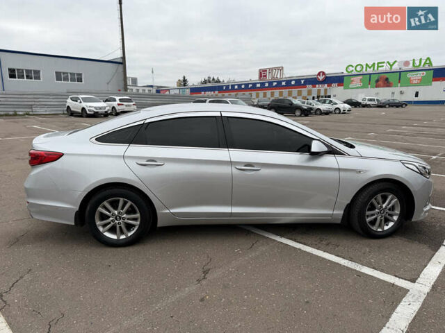 Серый Хендай Соната, объемом двигателя 2 л и пробегом 290 тыс. км за 12000 $, фото 8 на Automoto.ua