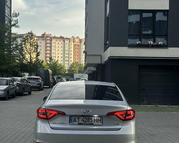 Серый Хендай Соната, объемом двигателя 2 л и пробегом 381 тыс. км за 8300 $, фото 5 на Automoto.ua