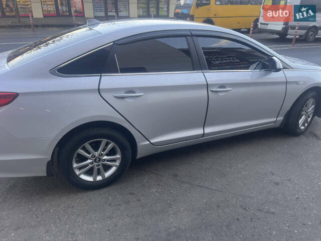 Сірий Хендай Соната, об'ємом двигуна 2 л та пробігом 363 тис. км за 9700 $, фото 7 на Automoto.ua