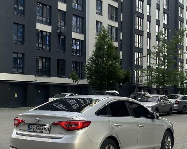 Серый Хендай Соната, объемом двигателя 2 л и пробегом 381 тыс. км за 8300 $, фото 7 на Automoto.ua