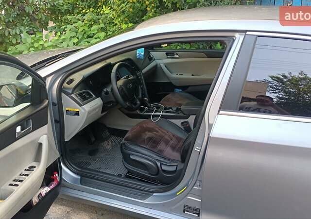 Серый Хендай Соната, объемом двигателя 2.4 л и пробегом 190 тыс. км за 10000 $, фото 24 на Automoto.ua