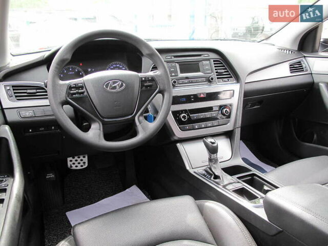 Сірий Хендай Соната, об'ємом двигуна 2 л та пробігом 265 тис. км за 10500 $, фото 11 на Automoto.ua