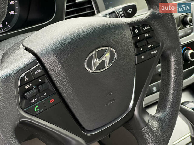 Хендай Соната 2016 в Киеве на Automoto.ua Серый Хендай Соната, объемом двигателя 2.36 л и пробегом 132 тыс. км за 9099 $, фото 13 на Automoto.ua