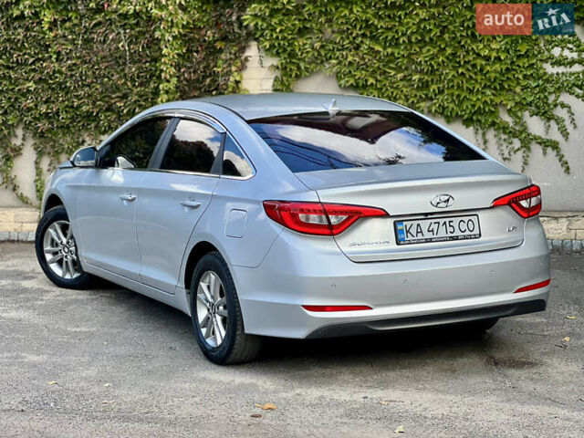 Серый Хендай Соната, объемом двигателя 2 л и пробегом 350 тыс. км за 8700 $, фото 11 на Automoto.ua