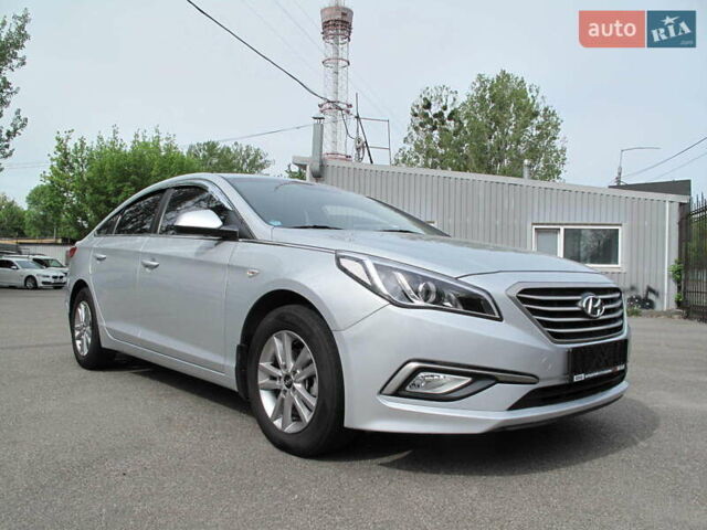Сірий Хендай Соната, об'ємом двигуна 2 л та пробігом 265 тис. км за 10500 $, фото 6 на Automoto.ua