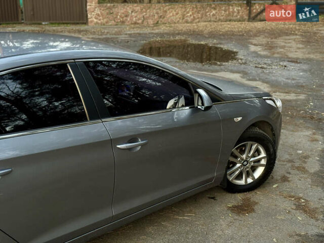 Серый Хендай Соната, объемом двигателя 2 л и пробегом 169 тыс. км за 11700 $, фото 28 на Automoto.ua