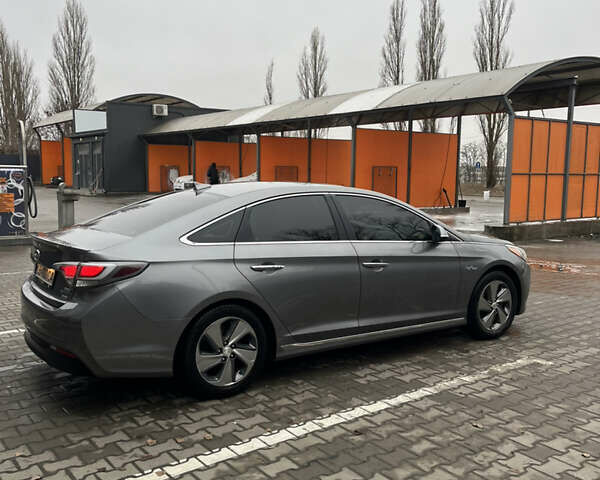 Серый Хендай Соната, объемом двигателя 2 л и пробегом 160 тыс. км за 15000 $, фото 12 на Automoto.ua