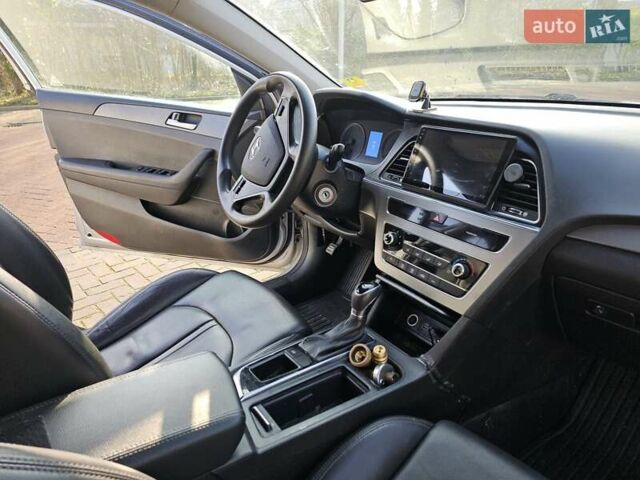 Сірий Хендай Соната, об'ємом двигуна 2 л та пробігом 234 тис. км за 8900 $, фото 5 на Automoto.ua