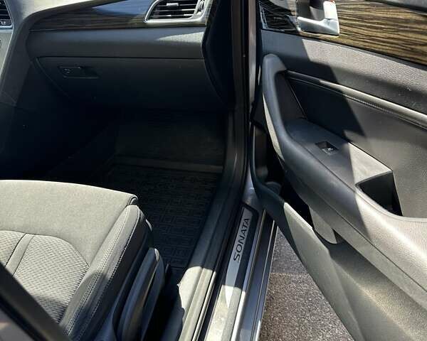 Серый Хендай Соната, объемом двигателя 2 л и пробегом 119 тыс. км за 13500 $, фото 14 на Automoto.ua