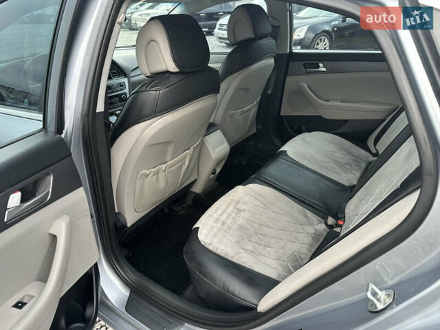 Серый Хендай Соната, объемом двигателя 2.36 л и пробегом 110 тыс. км за 8500 $, фото 6 на Automoto.ua