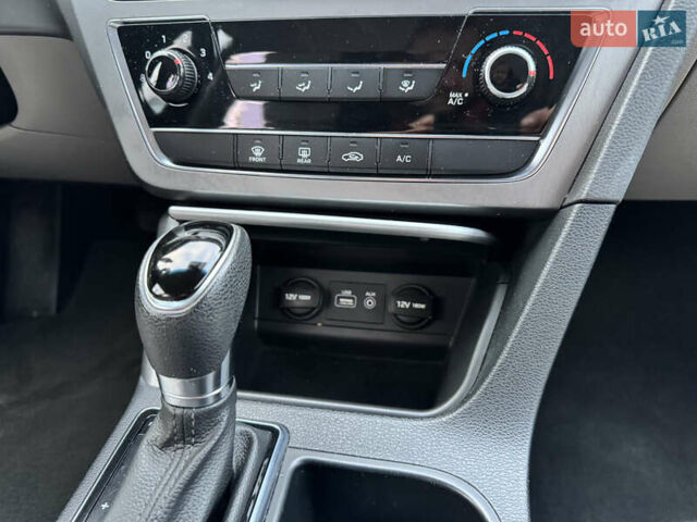 Серый Хендай Соната, объемом двигателя 2.36 л и пробегом 93 тыс. км за 9800 $, фото 26 на Automoto.ua