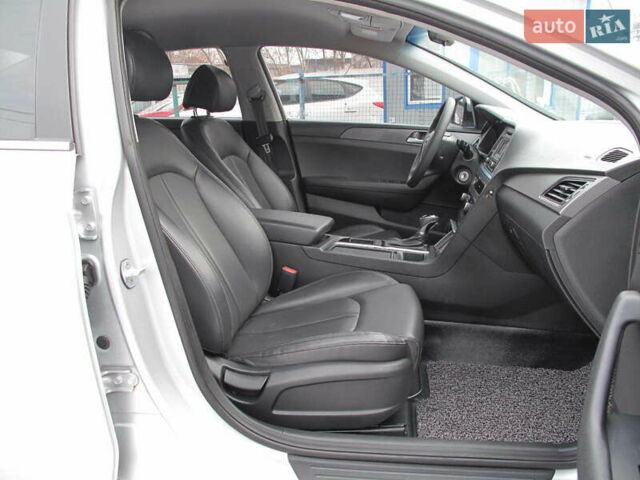 Сірий Хендай Соната, об'ємом двигуна 2 л та пробігом 265 тис. км за 10500 $, фото 41 на Automoto.ua