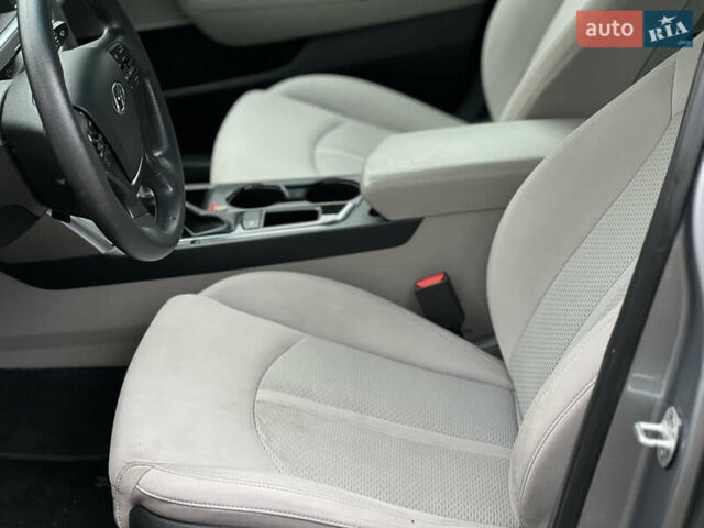 Хендай Соната 2016 в Киеве на Automoto.ua Серый Хендай Соната, объемом двигателя 2.36 л и пробегом 132 тыс. км за 9099 $, фото 8 на Automoto.ua