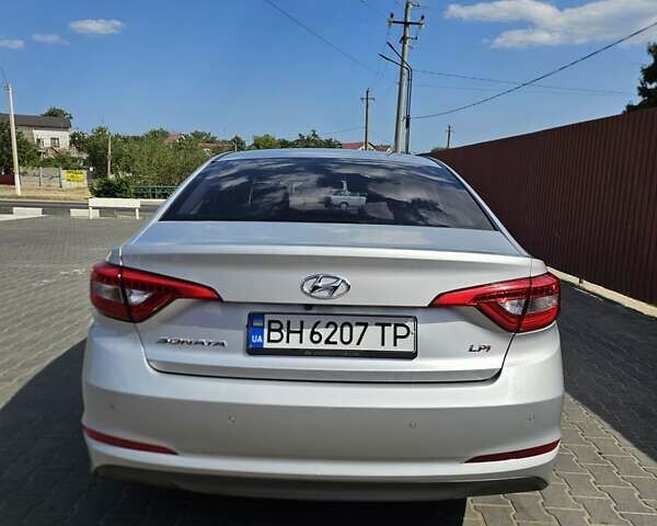 Сірий Хендай Соната, об'ємом двигуна 2 л та пробігом 380 тис. км за 10500 $, фото 2 на Automoto.ua