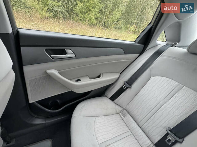 Серый Хендай Соната, объемом двигателя 2 л и пробегом 125 тыс. км за 11500 $, фото 7 на Automoto.ua