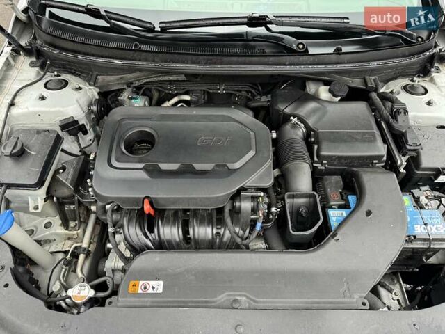 Сірий Хендай Соната, об'ємом двигуна 2.36 л та пробігом 230 тис. км за 9500 $, фото 15 на Automoto.ua