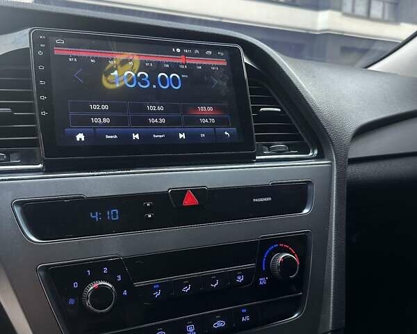 Серый Хендай Соната, объемом двигателя 2 л и пробегом 381 тыс. км за 8300 $, фото 22 на Automoto.ua