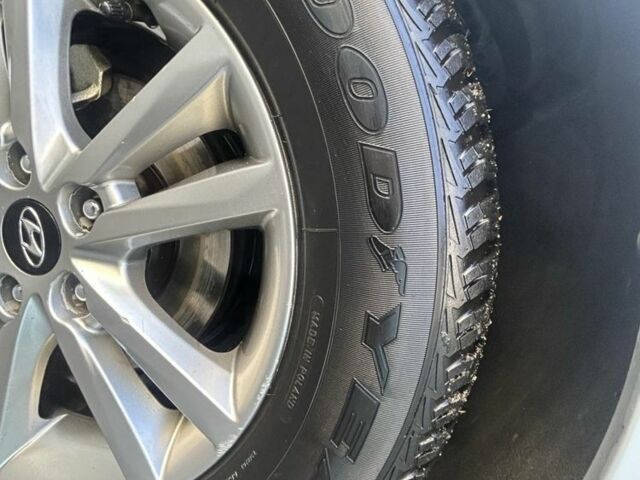 Серый Хендай Соната, объемом двигателя 2 л и пробегом 460 тыс. км за 11500 $, фото 7 на Automoto.ua