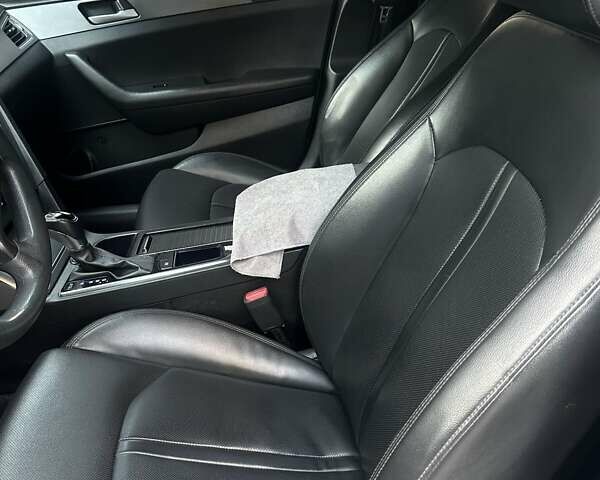 Серый Хендай Соната, объемом двигателя 2 л и пробегом 381 тыс. км за 8300 $, фото 21 на Automoto.ua